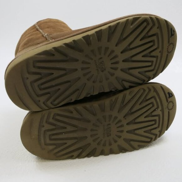 UGG Australia #5251 Classic Short Insulated Boots Shoes Winter Insulated Kids 2 - Picture 5 of 6